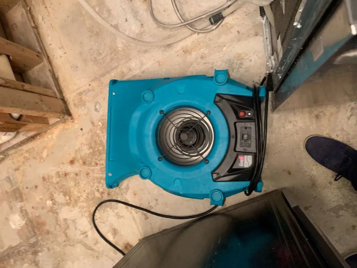 Air mover drying equipment for Mold Remediation & Removal in Ocean Springs